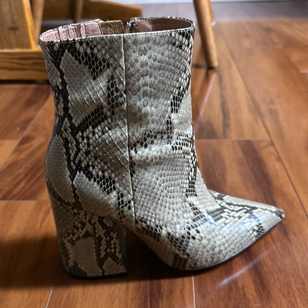 Alias Mae Ahara Snakeskin boots / booties , size 38